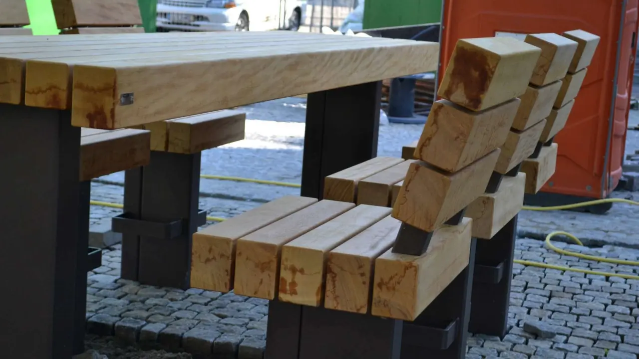 Maßgefertigter Stammtisch Marktplatz Kerkrade