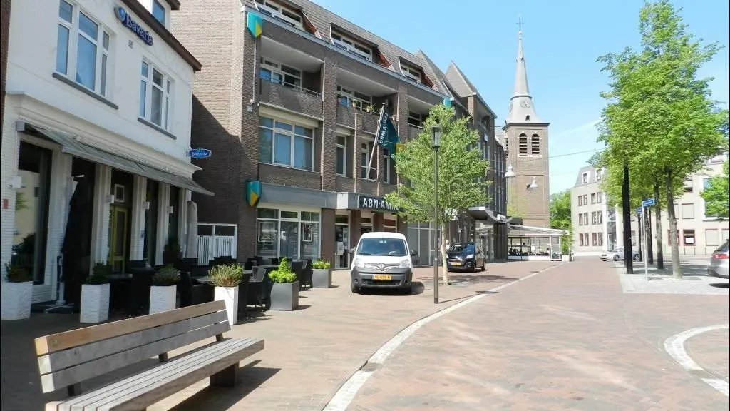 Maßgefertigter Stammtisch Marktplatz Kerkrade