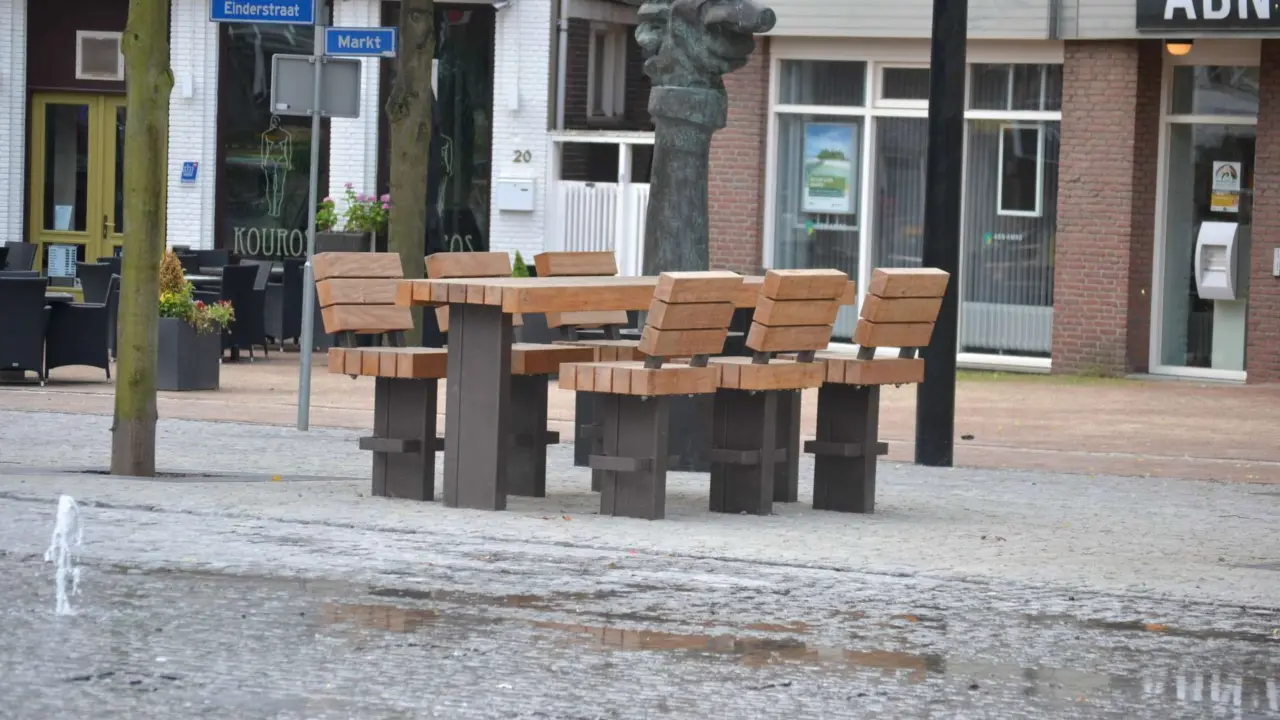 Maßgefertigter Stammtisch Marktplatz Kerkrade