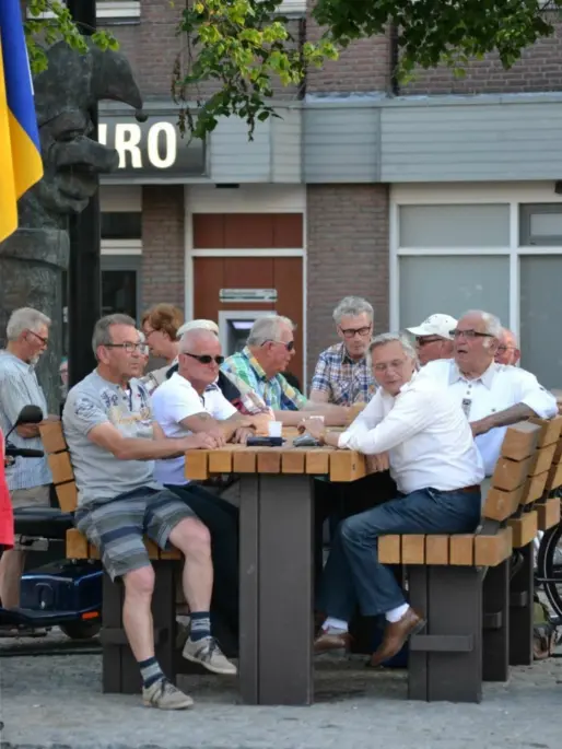 Maßgefertigter Stammtisch Marktplatz Kerkrade