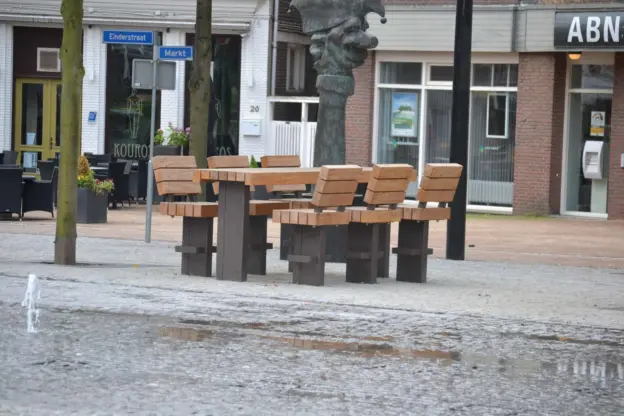 Maßgefertigter Stammtisch Marktplatz Kerkrade