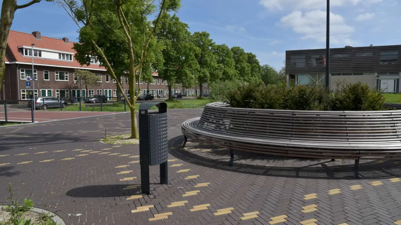 Leiden Ter Haarplein lattenbank Grijsen Constructo 50 Islamitisch Centrum Al Hijra 10