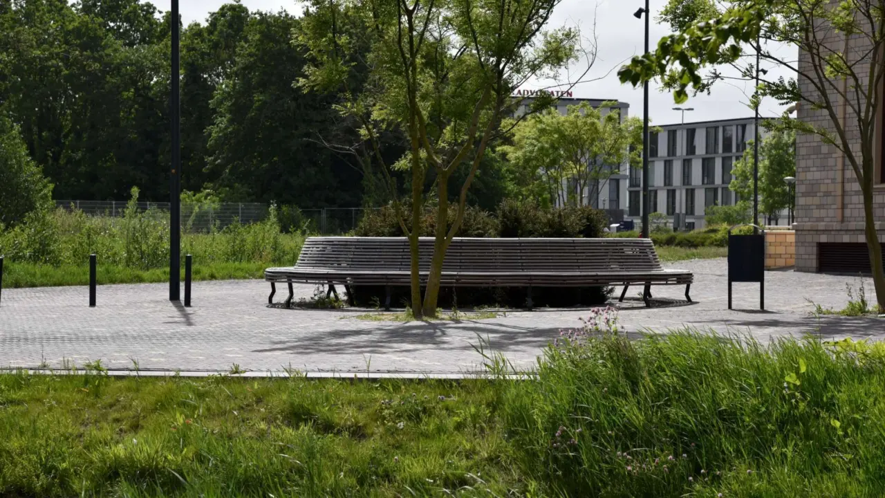 Leiden Ter Haarplein lattenbank Grijsen Constructo 50 Islamitisch Centrum Al Hijra 2