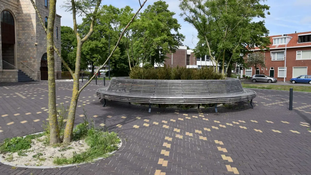 Leiden Ter Haarplein lattenbank Grijsen Constructo 50 Islamitisch Centrum Al Hijra 6