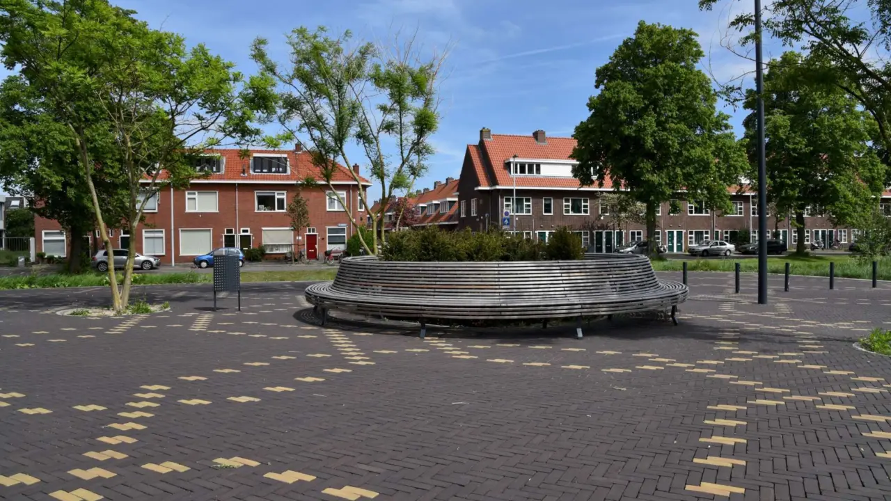 Leiden Ter Haarplein lattenbank Grijsen Constructo 50 Islamitisch Centrum Al Hijra 7