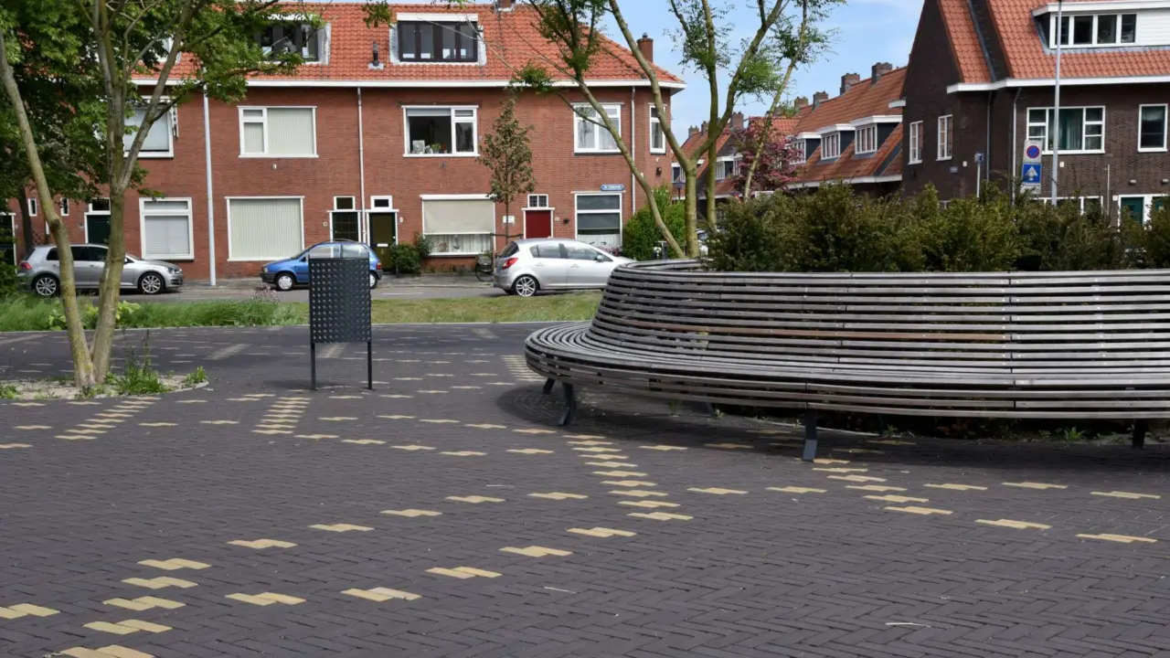 Leiden Ter Haarplein lattenbank Grijsen Constructo 50 Islamitisch Centrum Al Hijra 8