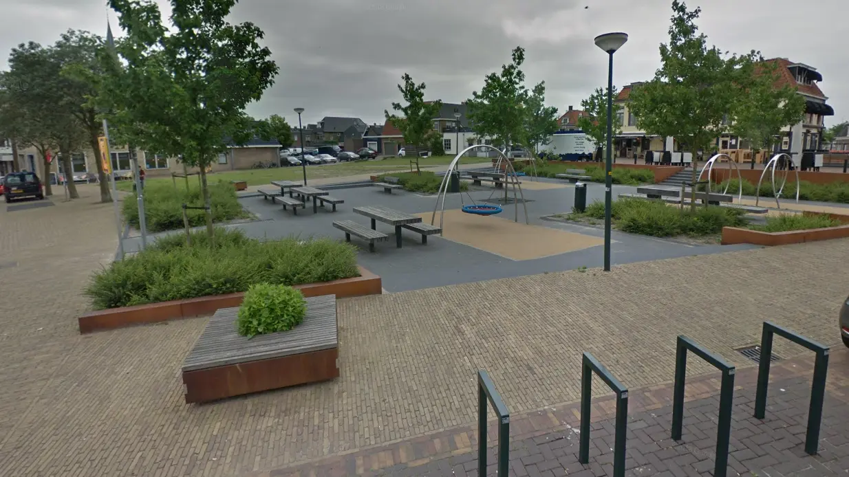 Diverse Plane buitenbanken Plane Solid Plane II Lemmer centrum 1