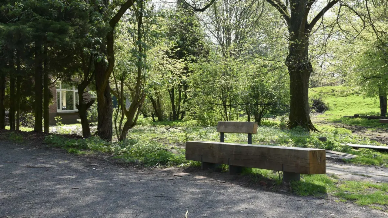 Parkbank Pure Einzelsitz mit Rückenlehne (3000) Rastplatz Nieuwegein