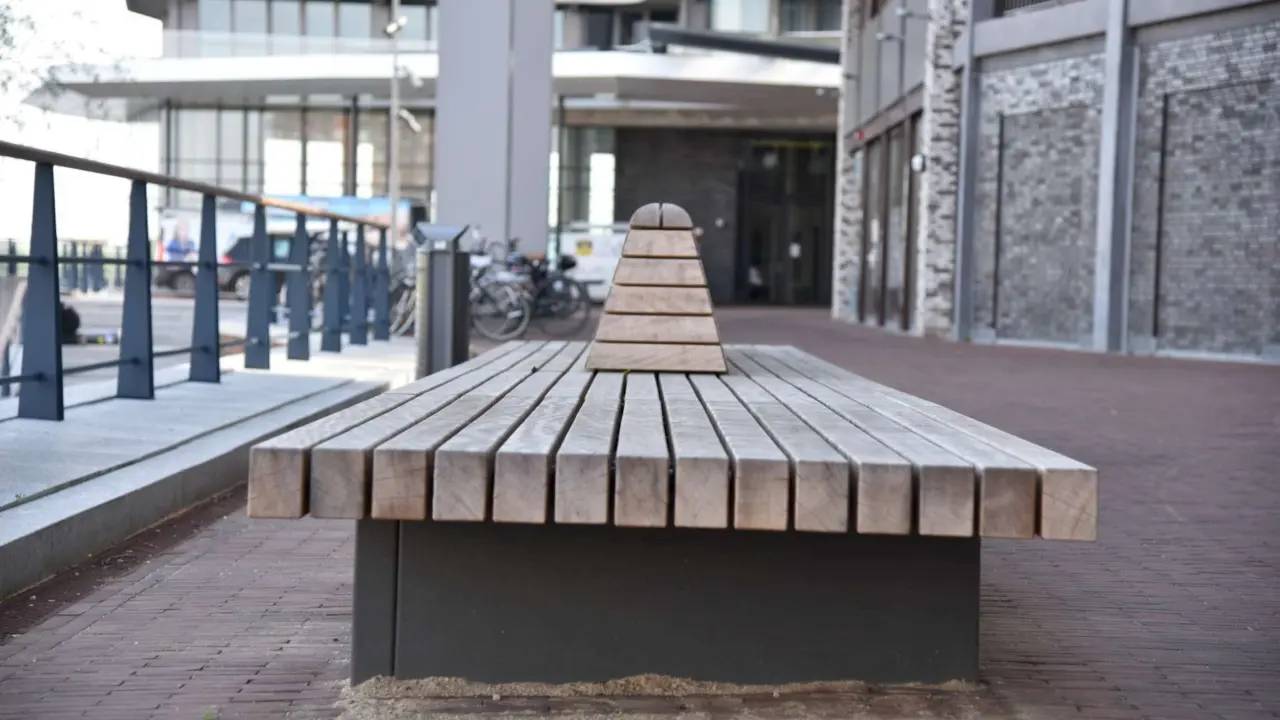 Parkbank Tail und Abfallbehälter Constructo 65 Handelskade Nijmegen