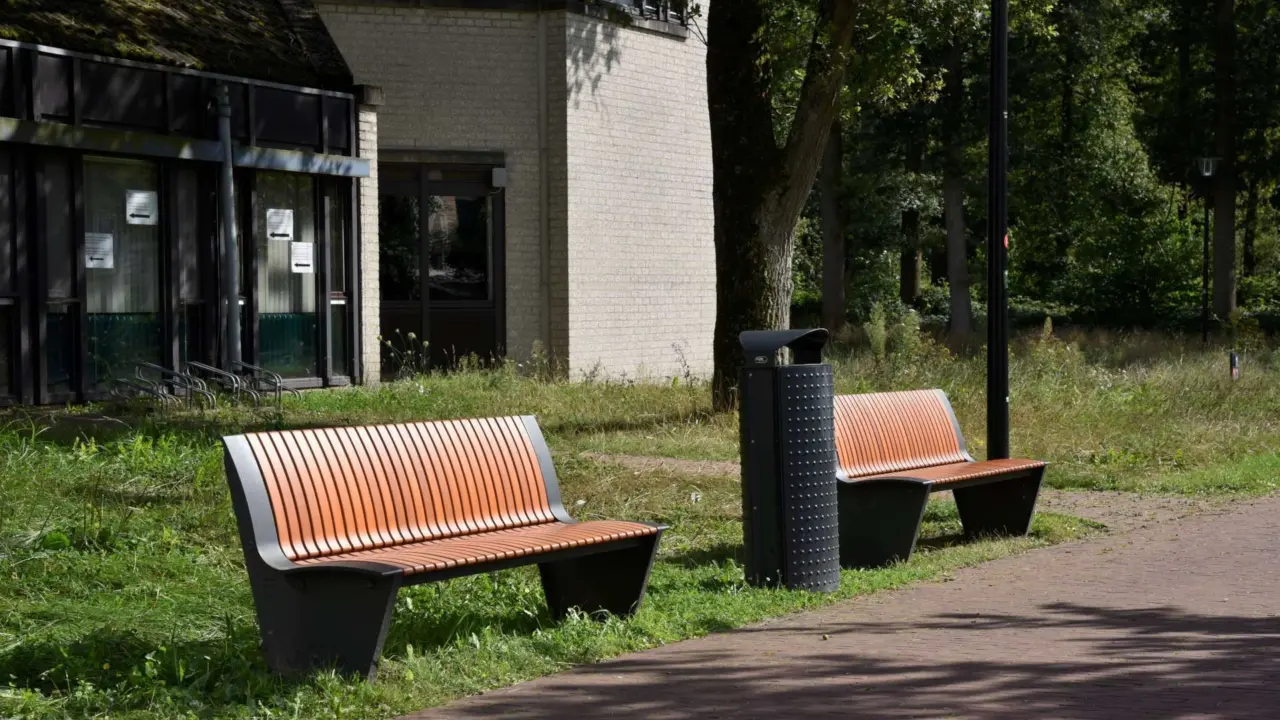 Buitenbank Rendez Vous enkelzits met rugleuning voor de openbare ruimte 2