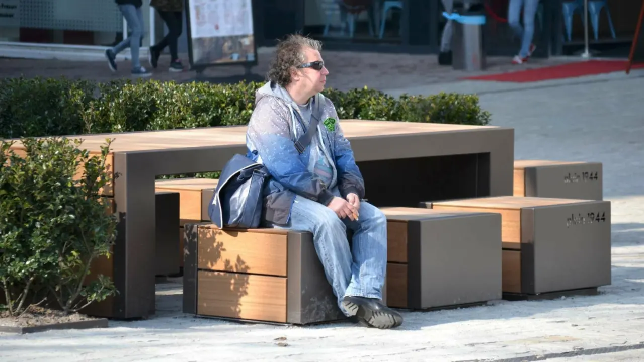 Nijmegen plein44 maatwerk straatmeubilair buitenbanken afvalbakken 5 1920