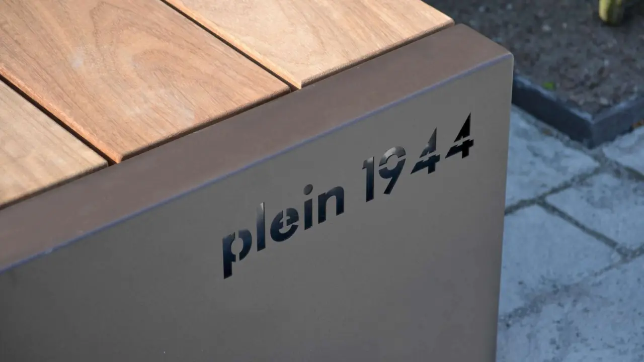 Nijmegen plein44 maatwerk straatmeubilair buitenbanken afvalbakken 6 1920