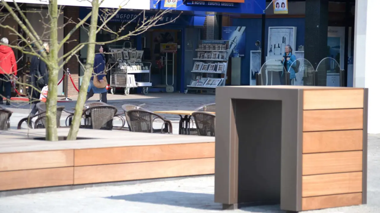 Nijmegen plein44 maatwerk straatmeubilair buitenbanken afvalbakken 4 1920