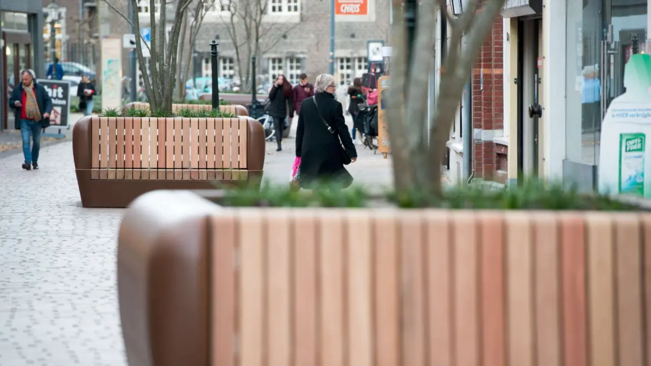 Maßgefertigte Pflanz-Sitzkombination Hamstraat Roermond