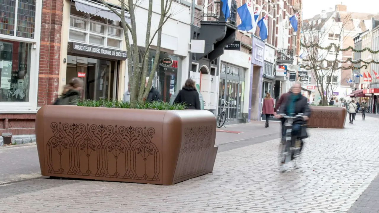 Maßgefertigte Pflanz-Sitzkombination Hamstraat Roermond