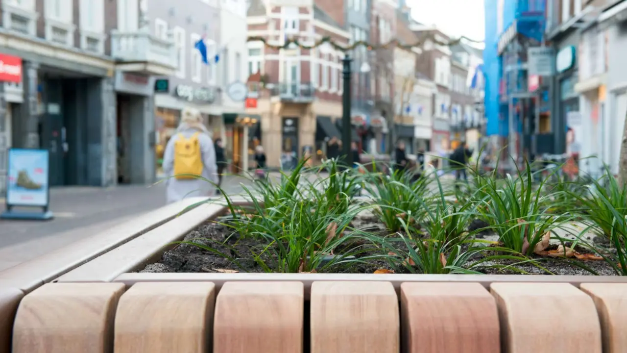 Maßgefertigte Pflanz-Sitzkombination Hamstraat Roermond