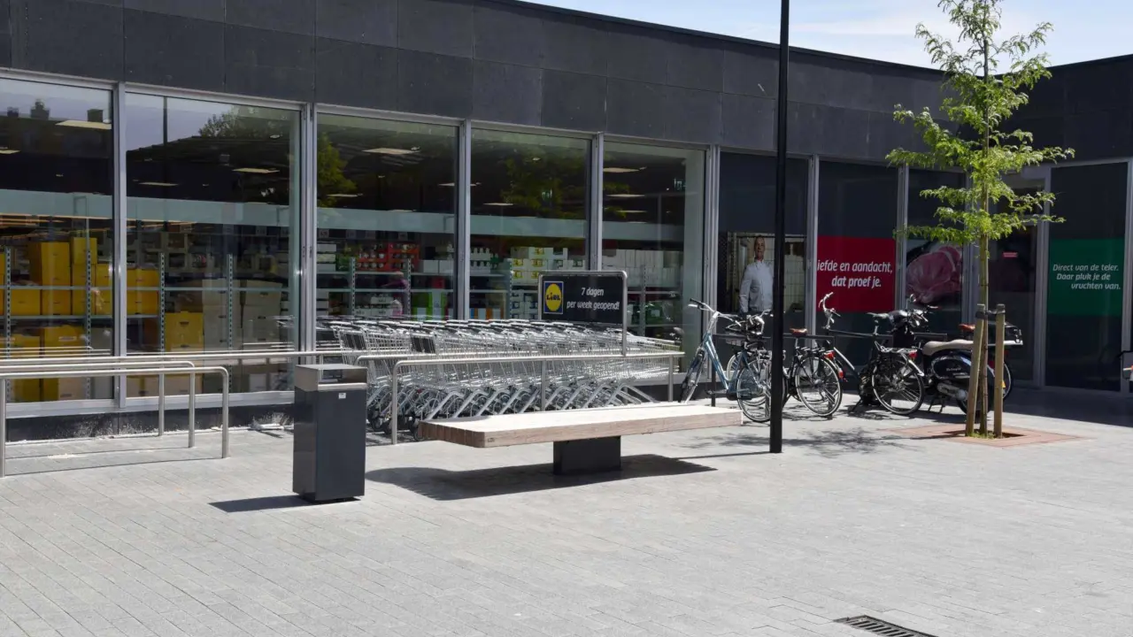 Abfallbehälter Quadrat 70 Fahrradbügel Rondo doppel Baumrost Square Parkbankank Plane II Doppelsitz Sterrenhof Spijkenesse