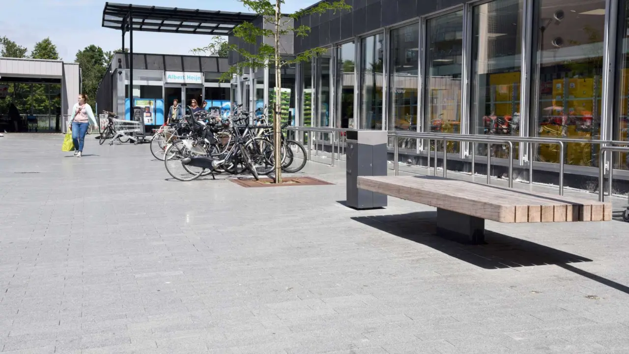 Abfallbehälter Quadrat 70 Fahrradbügel Rondo doppel Baumrost Square Parkbankank Plane II Doppelsitz Sterrenhof Spijkenesse