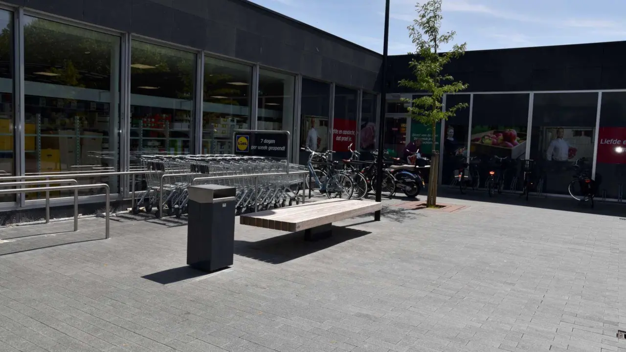 Abfallbehälter Quadrat 70 Fahrradbügel Rondo doppel Baumrost Square Parkbankank Plane II Doppelsitz Sterrenhof Spijkenesse
