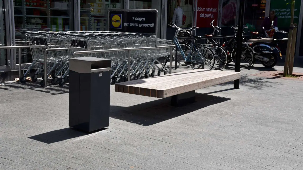 Abfallbehälter Quadrat 70 Fahrradbügel Rondo doppel Baumrost Square Parkbankank Plane II Doppelsitz Sterrenhof Spijkenesse