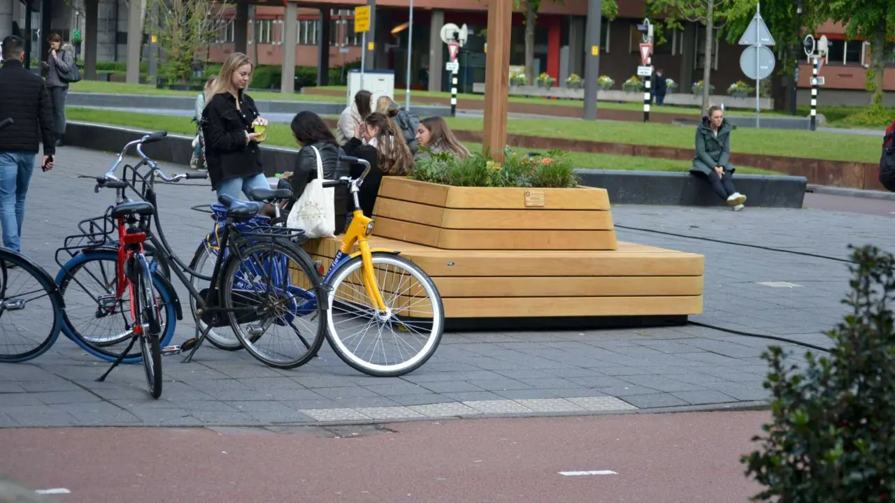 Utrecht Universiteit Plane Solid Plantenbank met rugleuning 2