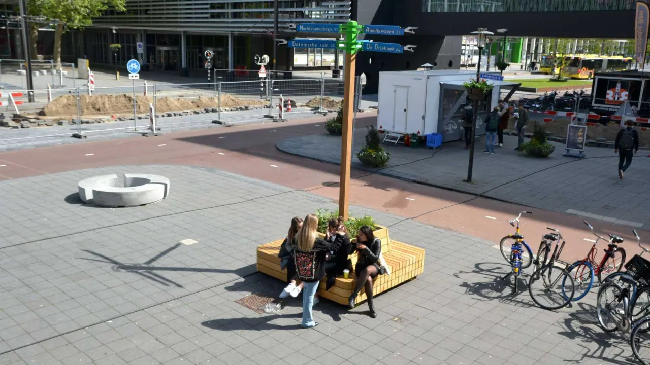 Utrecht Universiteit Plane Solid Plantenbank met rugleuning 6