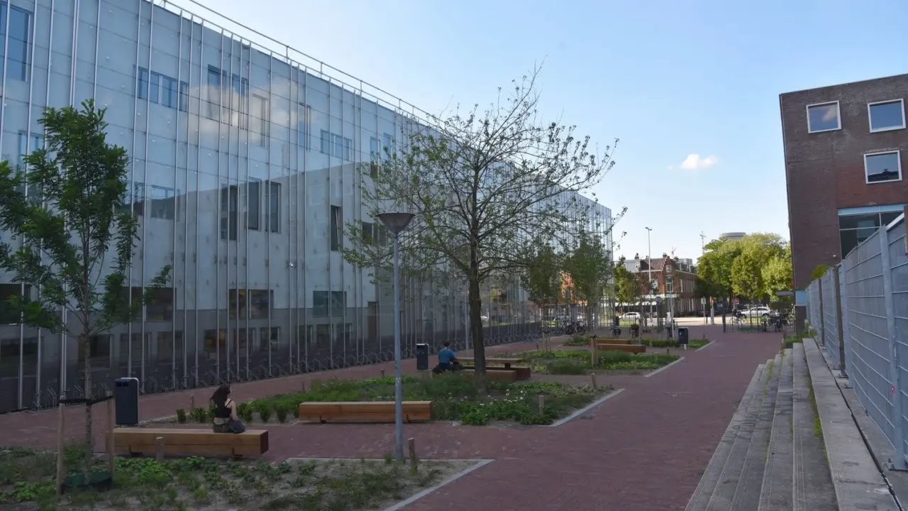 Utrecht Willem Sluyterstraat Grafisch Lyceum Utrecht Buitenbank Pure Eco Douglas 3000 20