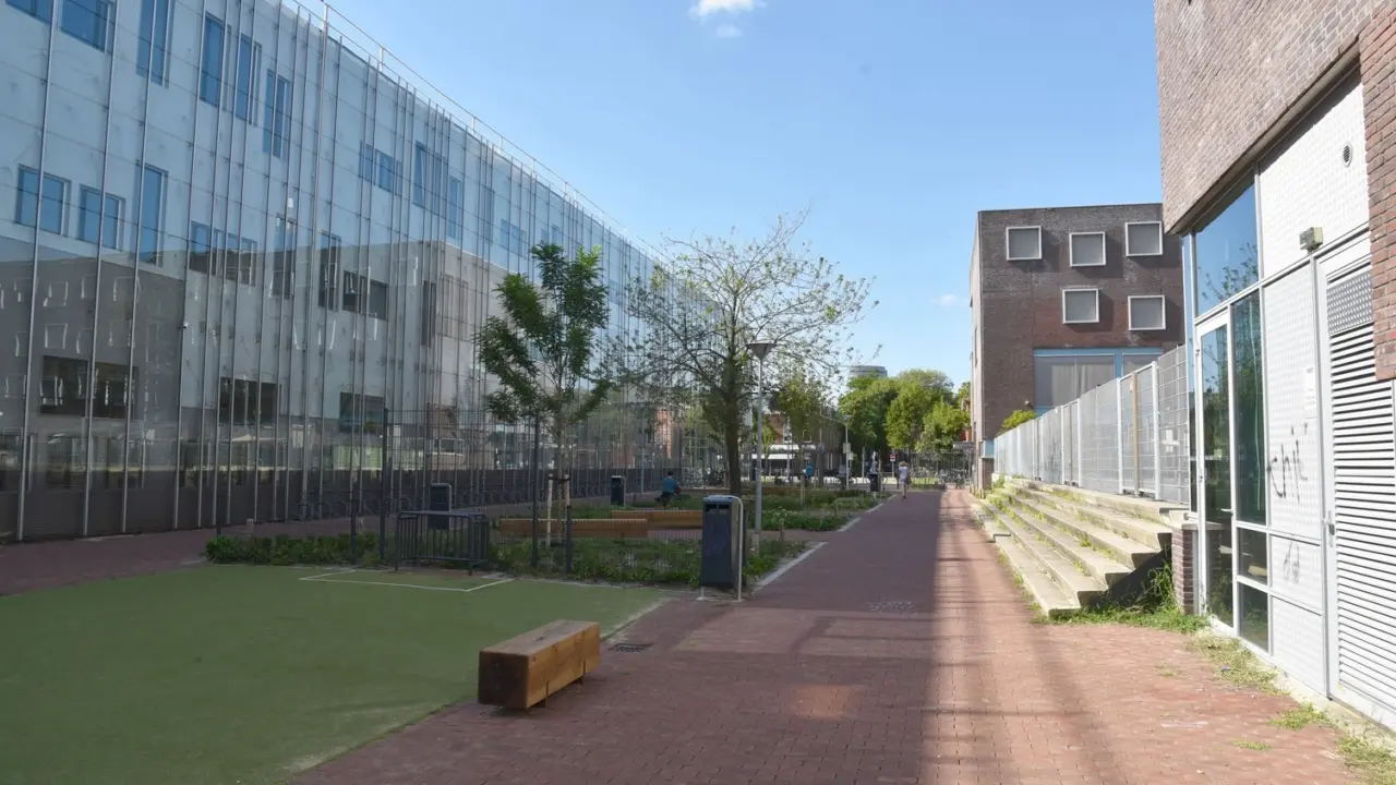Utrecht Willem Sluyterstraat Grafisch Lyceum Utrecht Buitenbank Pure Eco Douglas 1500 12