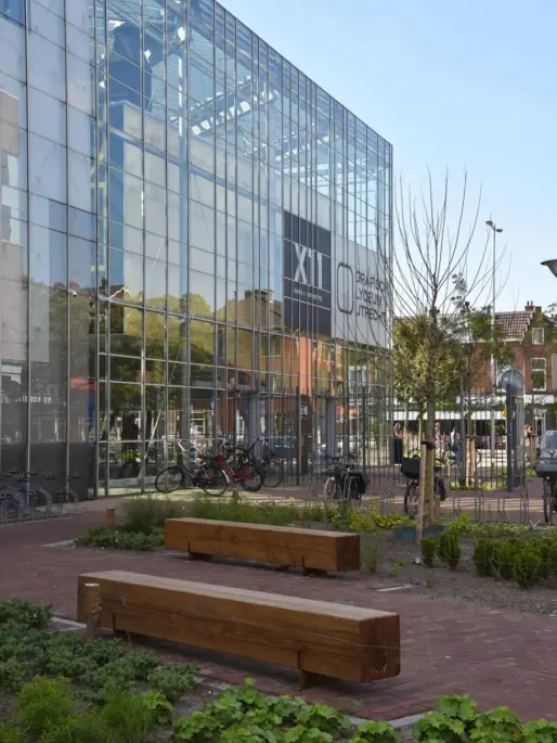 Utrecht Willem Sluyterstraat Grafisch Lyceum Utrecht Buitenbank Pure Eco Douglas 3000 13