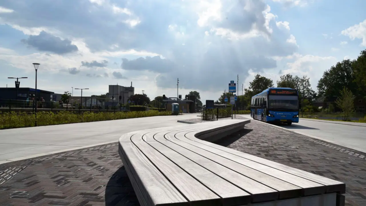 Veenwouden Feanwâlden Station Transferium constructo 72 en maatwerk buitenbanken 1