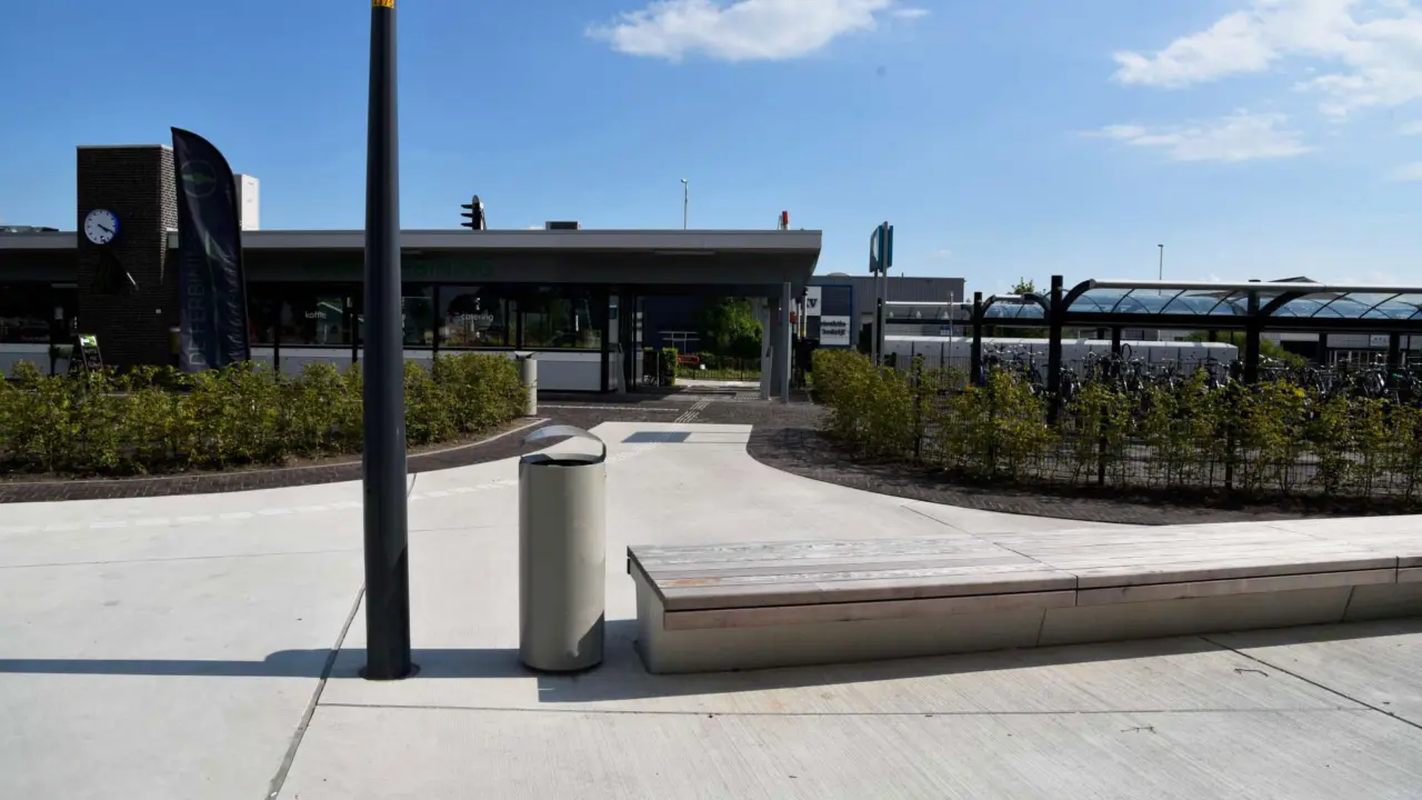 Veenwouden Feanwâlden Station Transferium constructo 72 en maatwerk buitenbanken 4