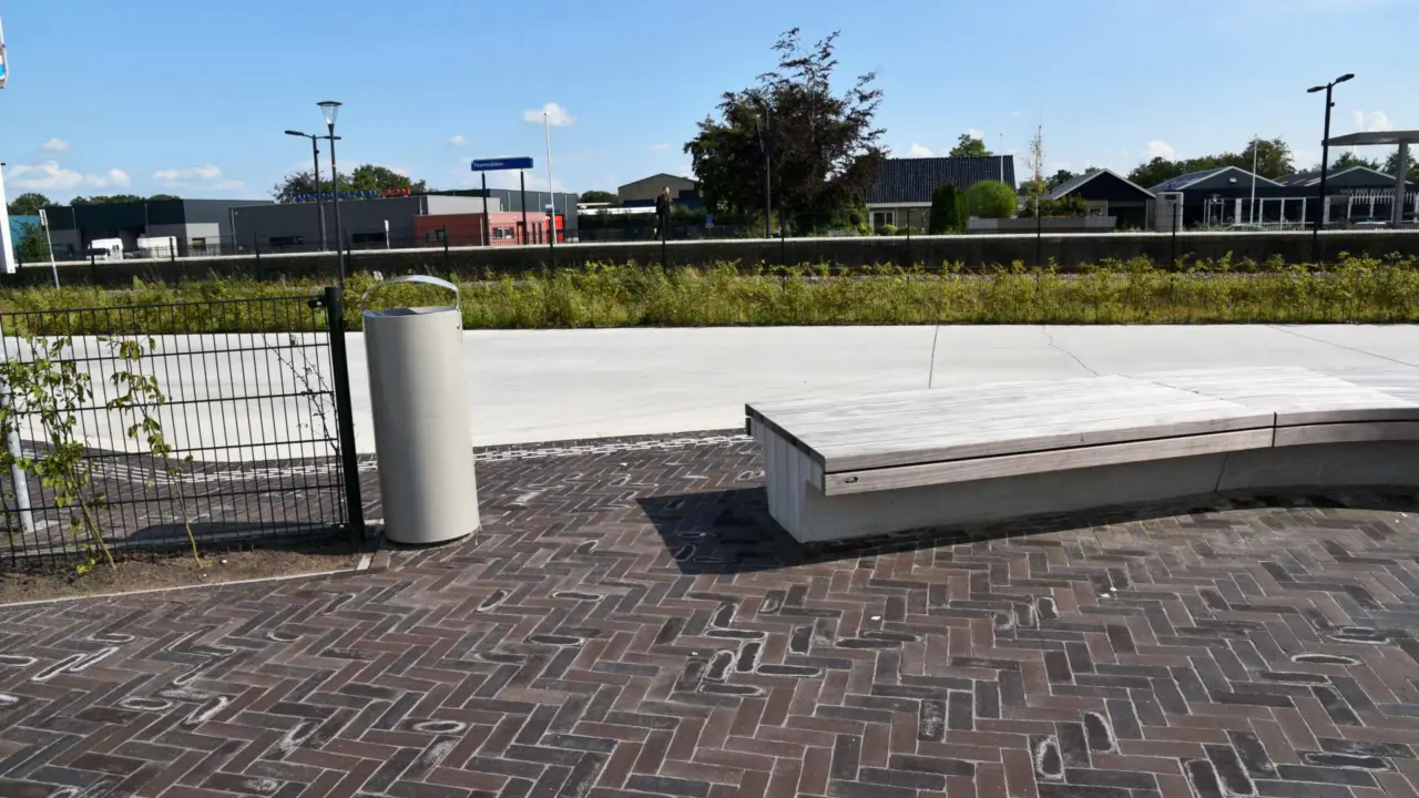 Veenwouden Feanwâlden Station Transferium constructo 72 en maatwerk buitenbanken 5