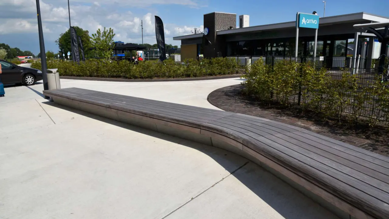 Veenwouden Feanwâlden Station Transferium constructo 72 en maatwerk buitenbanken 9