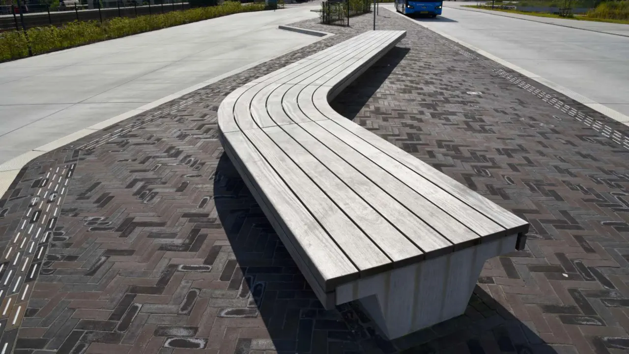 Veenwouden Feanwâlden Station Transferium constructo 72 en maatwerk buitenbanken 12