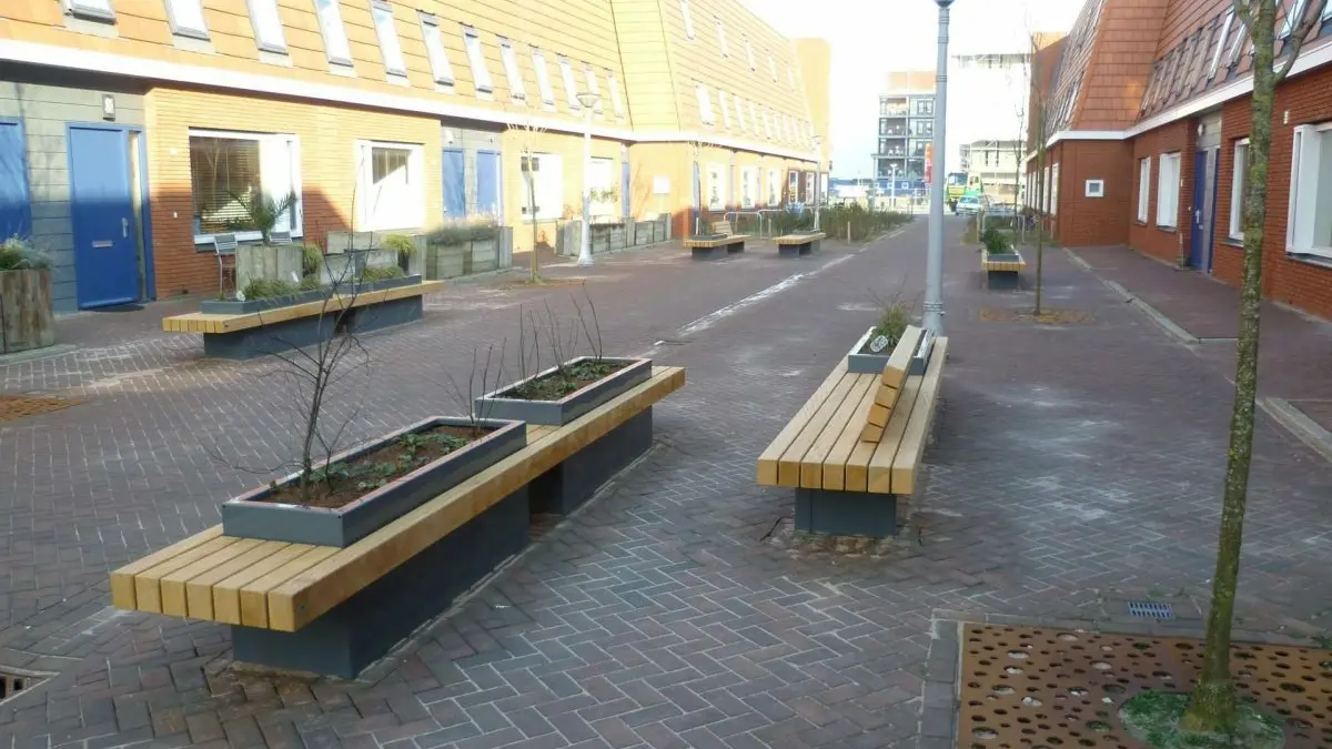 Buitenbank straatmeubilair plane plantenbak custom made 2 1200x879