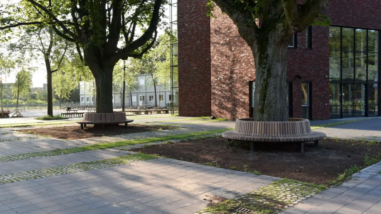 Plane Superior in Vught bij Maurick College
