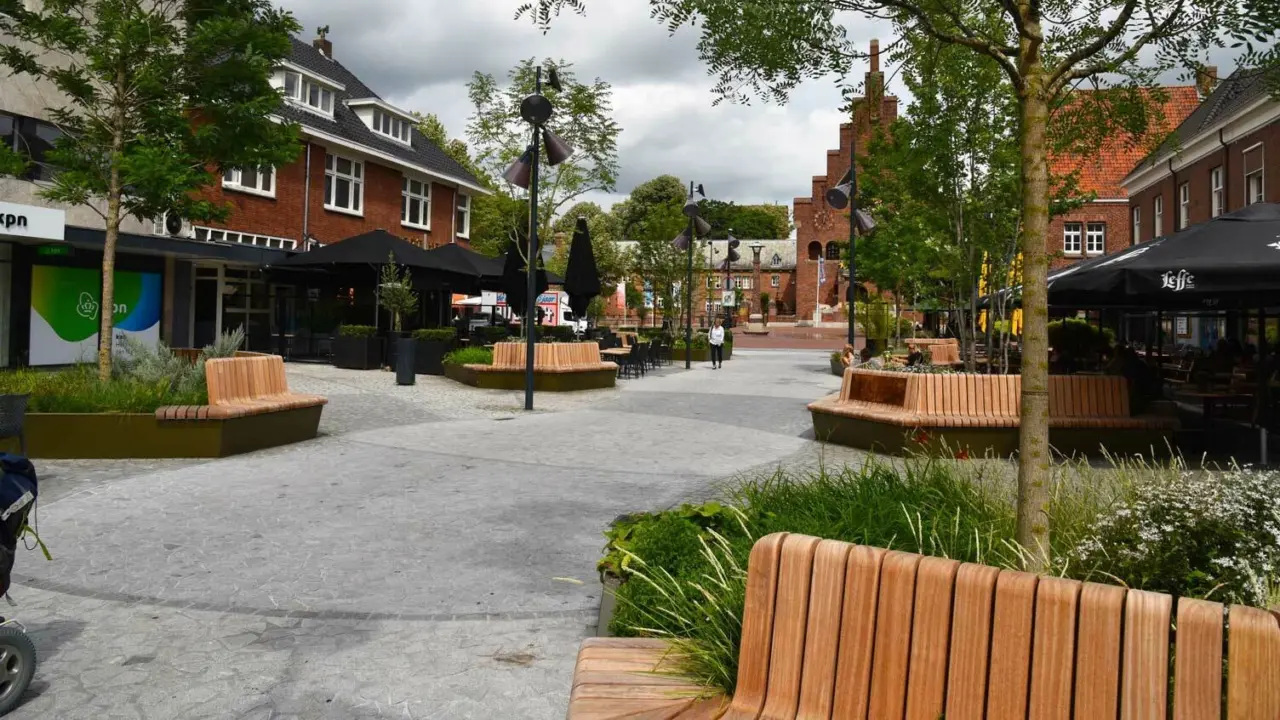 Waalwijk Raadhuisplein en Markt 46