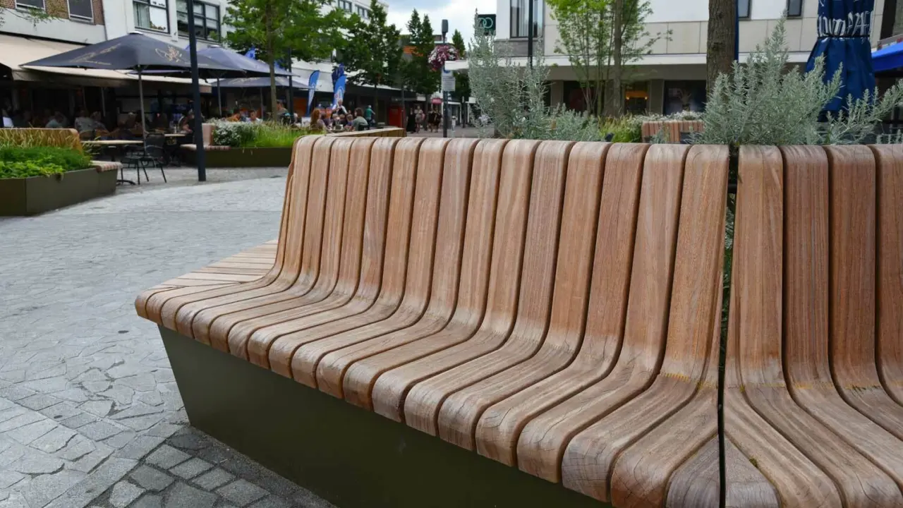 Waalwijk Raadhuisplein en Markt 7