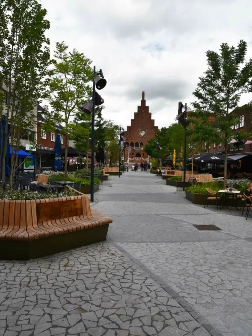 Waalwijk Raadhuisplein en Markt 53