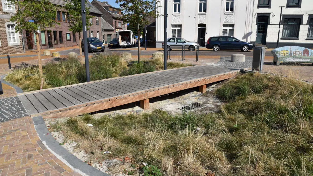 Brücke maßgefertigt und Fahrradbügel RondoSingle Alter Markt Waubach