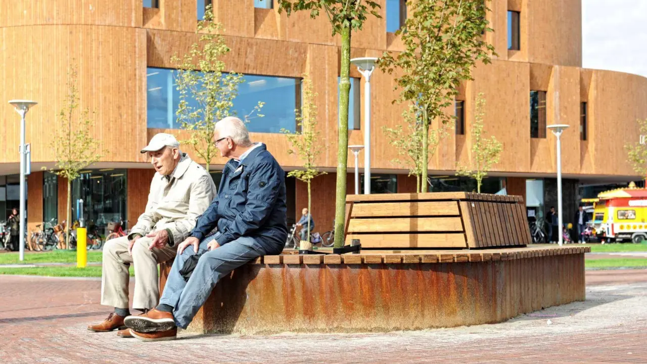 Winschoten Centrumgebied Maatwerk buitenbanken van Cortenstaal 2