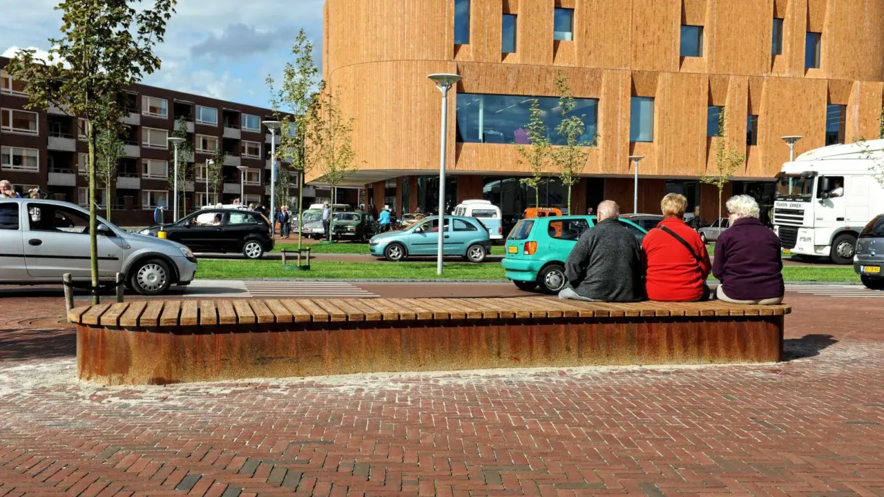 Winschoten Centrumgebied Maatwerk buitenbanken van Cortenstaal 7