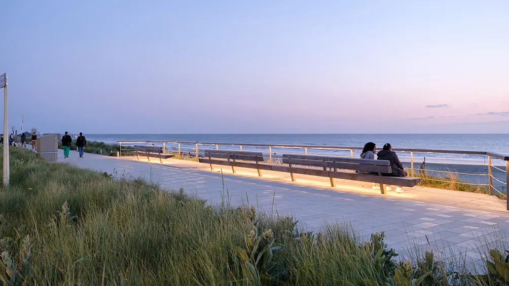 Zandvoort Paulus Lootboulevard maatwerk Banken Vlonder hekwerk met LED Verlichting