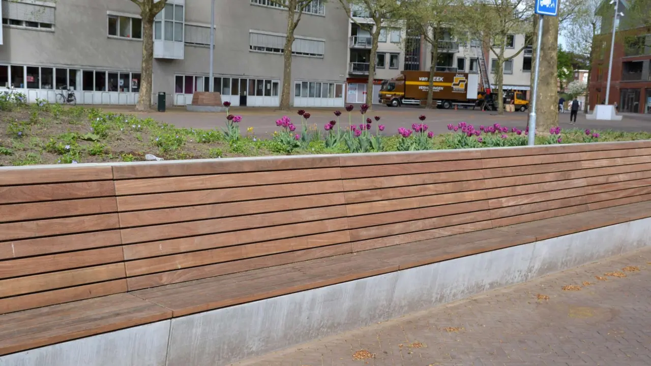 Marktplein Zeist Muurbank Constructo 102 Maatwerkbank voor Voorzieningenkast Nietje 11