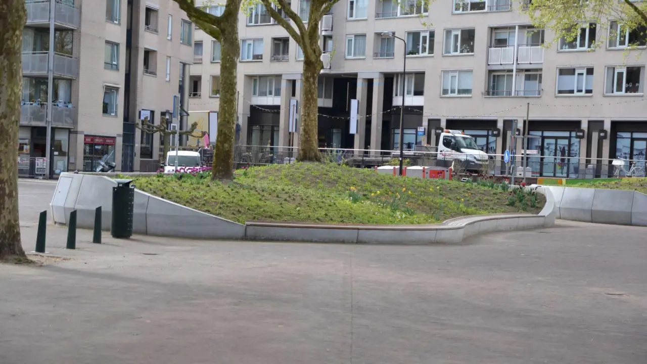 Marktplein Zeist Muurbank Constructo 102 Maatwerkbank voor Voorzieningenkast Nietje 12