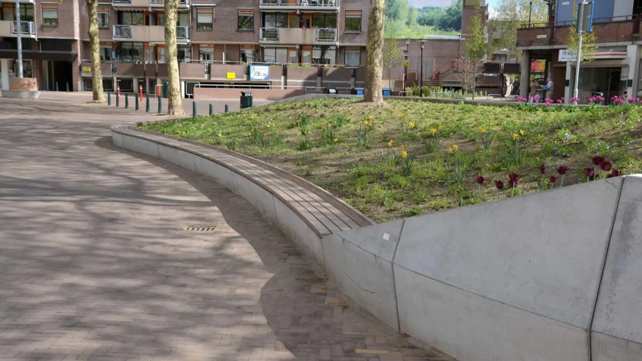 Marktplein Zeist Muurbank Constructo 102 Maatwerkbank voor Voorzieningenkast Nietje 7