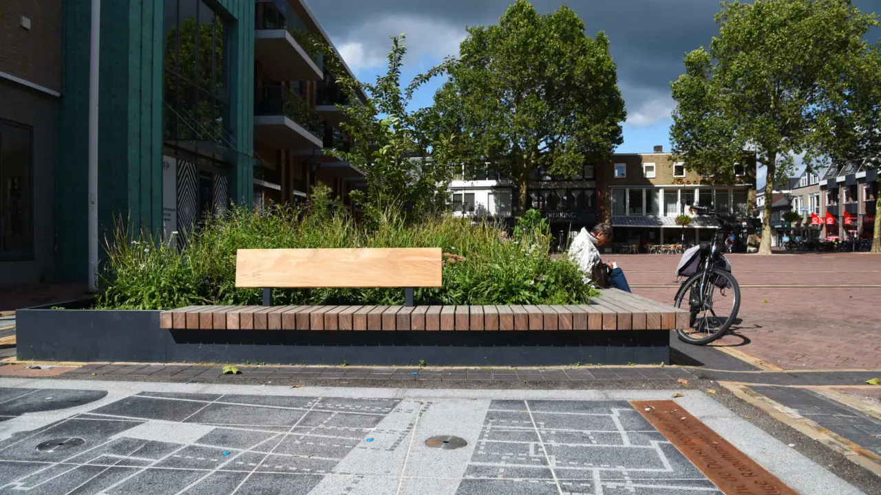 Zevenaar Raadhuisplein Maatwerk Plantenbakken met zitvlak 25