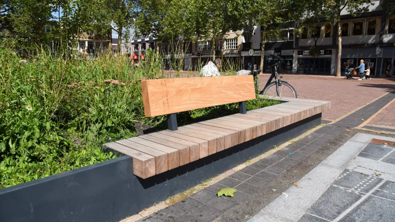 Zevenaar Raadhuisplein Maatwerk Plantenbakken met zitvlak 29