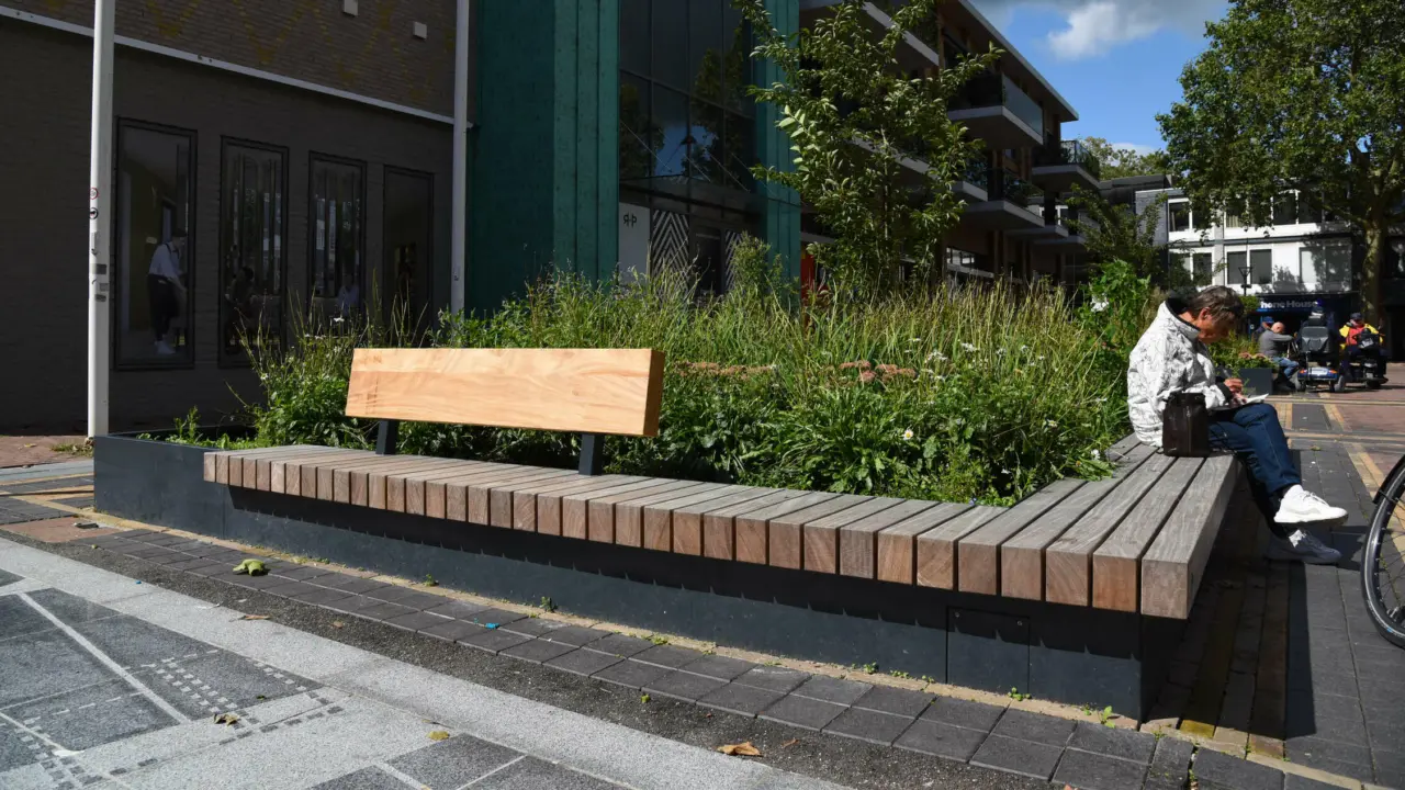 Zevenaar Raadhuisplein Maatwerk Plantenbakken met zitvlak 27