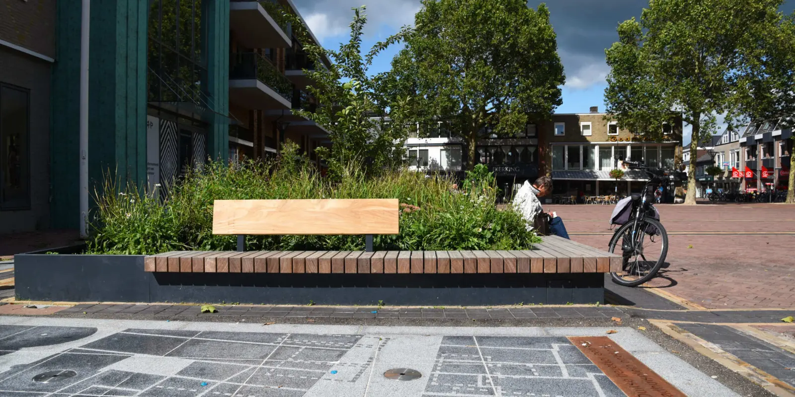 Zevenaar Raadhuisplein Maatwerk Plantenbakken met zitvlak 25